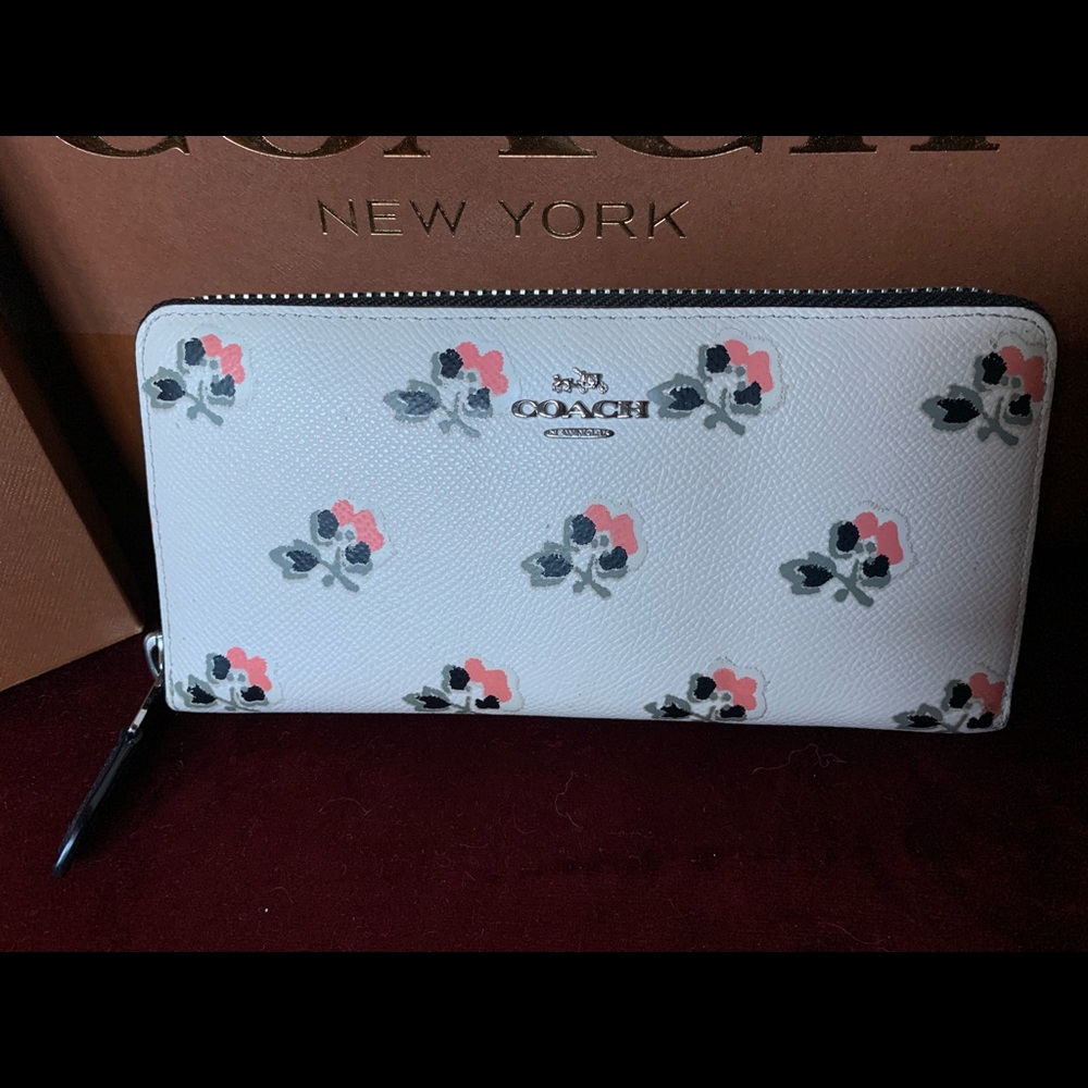 ***SOLD*** COACH Floral Print Crossgrain Accd Wlt